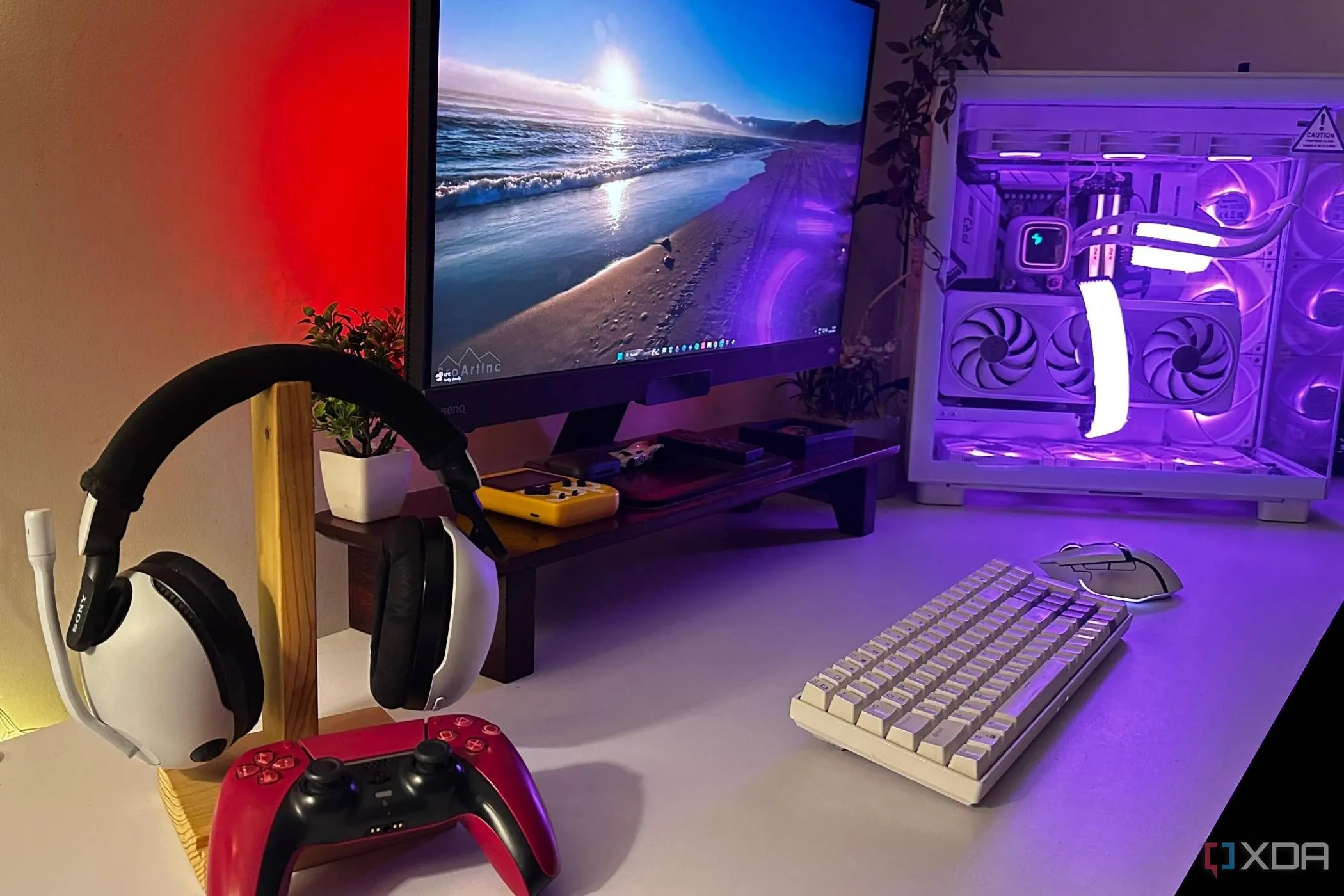 Tai nghe Sony Inzone và tay cầm DualSense đỏ cạnh PC gaming - Kết nối tay cầm PS5 với máy tính.
