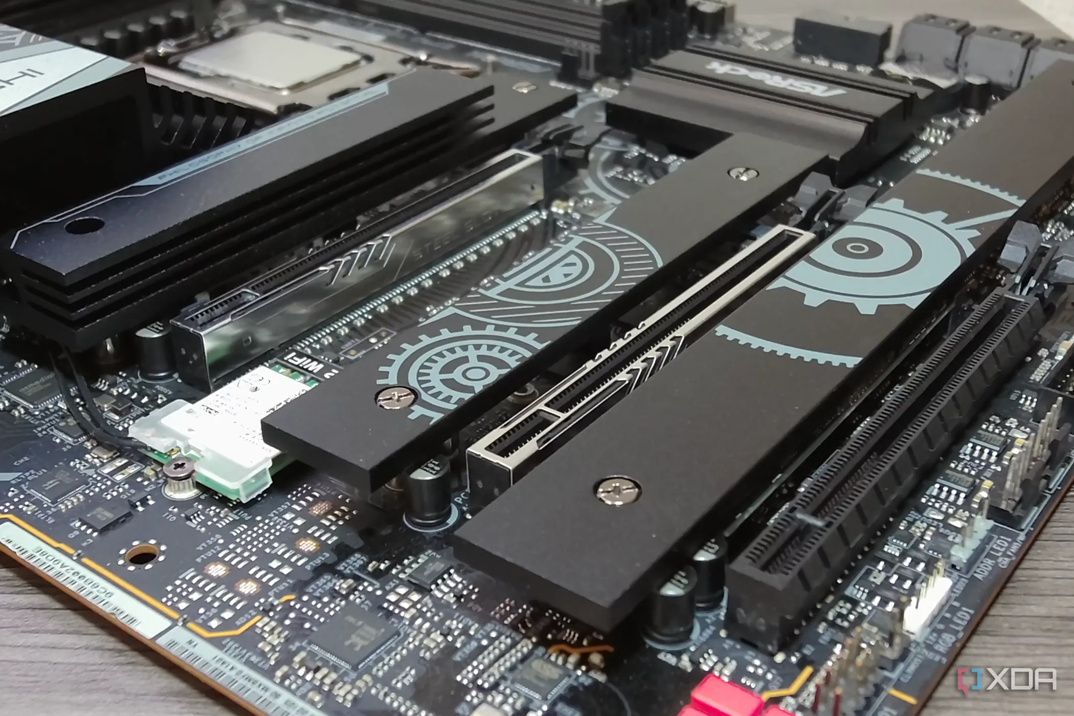 Tản nhiệt M.2 trên bo mạch chủ Z790 Taichi Lite