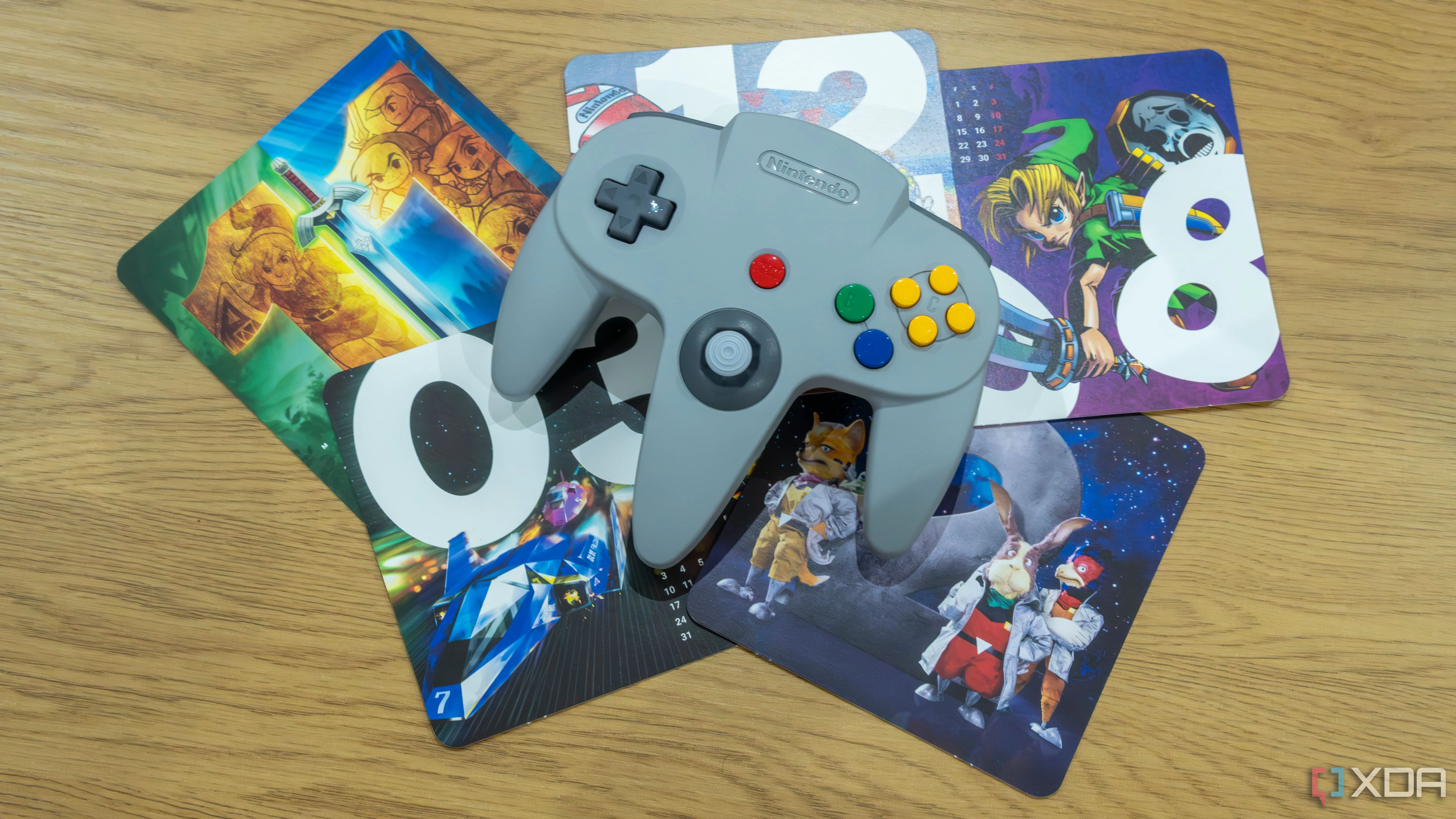 Tay cầm N64, nền tảng của nhiều tựa game huyền thoại, bao gồm Super Smash Bros.