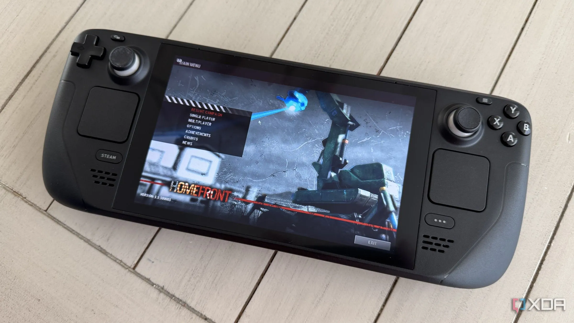 Thiết bị chơi game Steam Deck chạy tựa game Homefront, thể hiện xu hướng chơi game PC di động và khao khát trải nghiệm game console trên nền tảng linh hoạt.