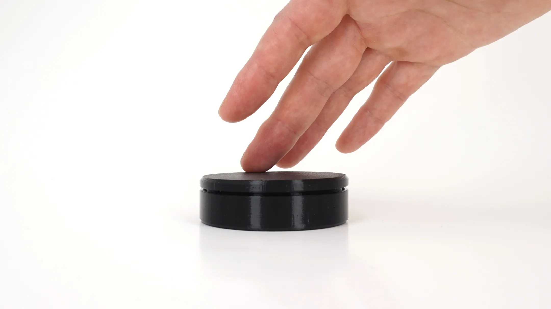 Thiết bị Ploopy Knob, bộ điều khiển cuộn chính xác mã nguồn mở với thiết kế tối giản