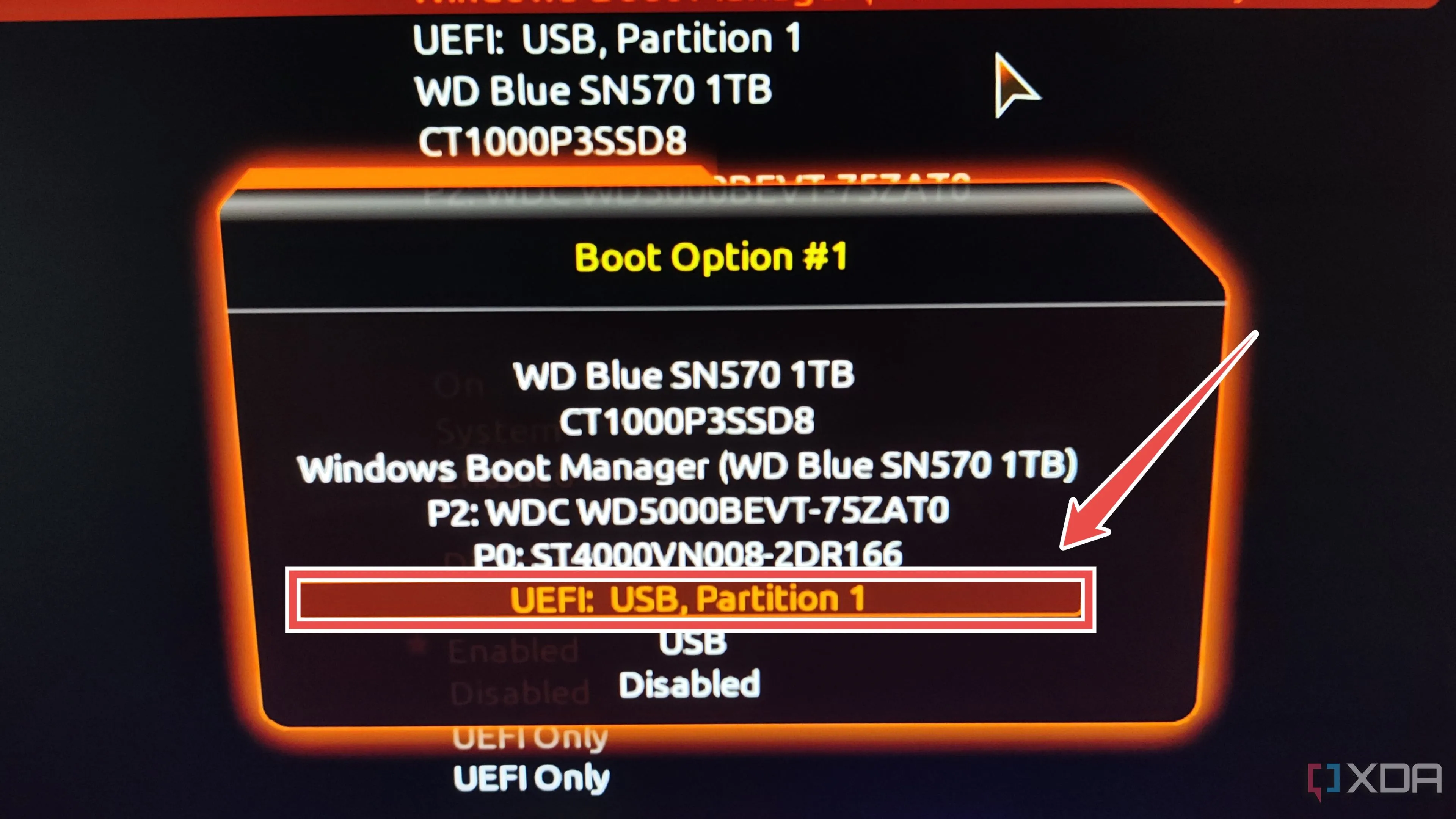 Thiết lập USB flash drive làm tùy chọn khởi động ưu tiên số 1 trong cài đặt BIOS để cài đặt Qubes OS.