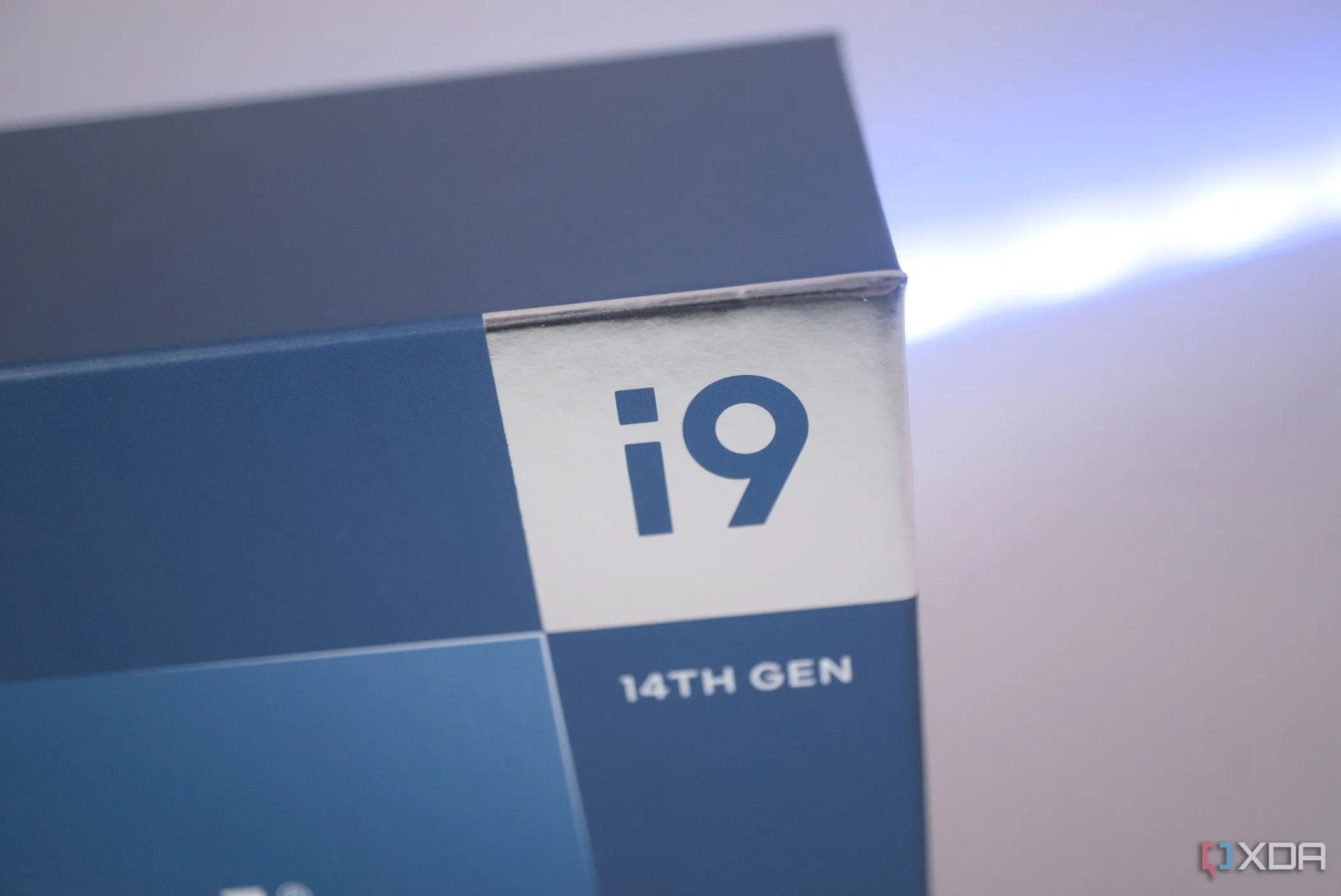 Thương hiệu Intel Core i9-14900KS trên hộp sản phẩm