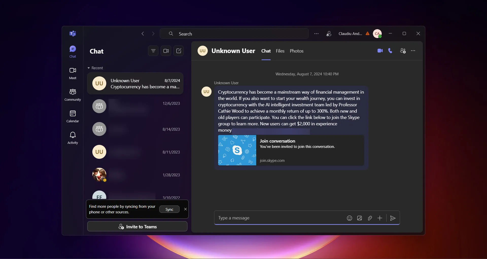 Tin nhắn không mong muốn từ một liên hệ lạ trên Microsoft Teams, minh họa vấn đề spam và bảo mật tiềm ẩn.