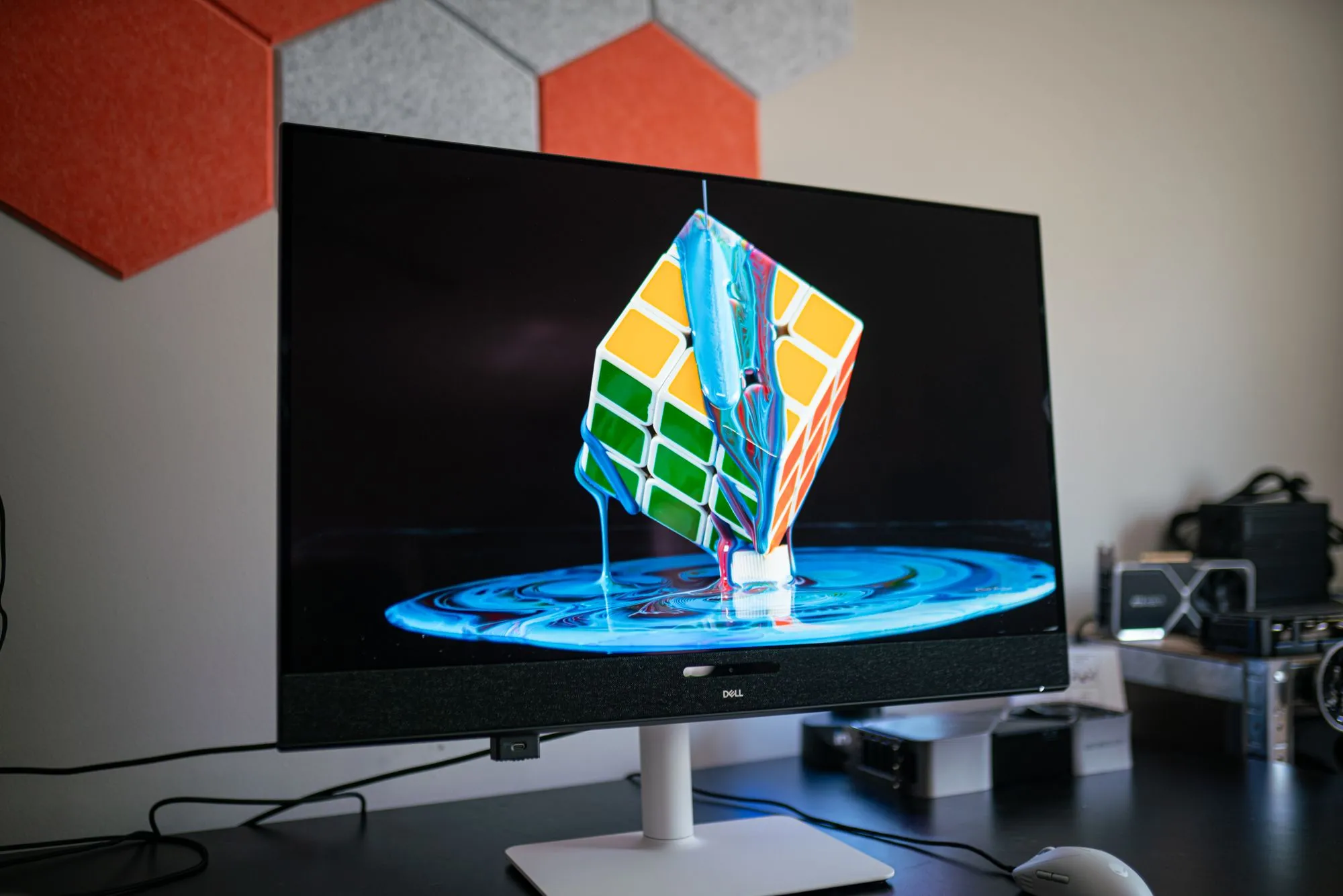 Trải nghiệm chơi game mượt mà trên màn hình Dell 32 Plus QD-OLED 4K