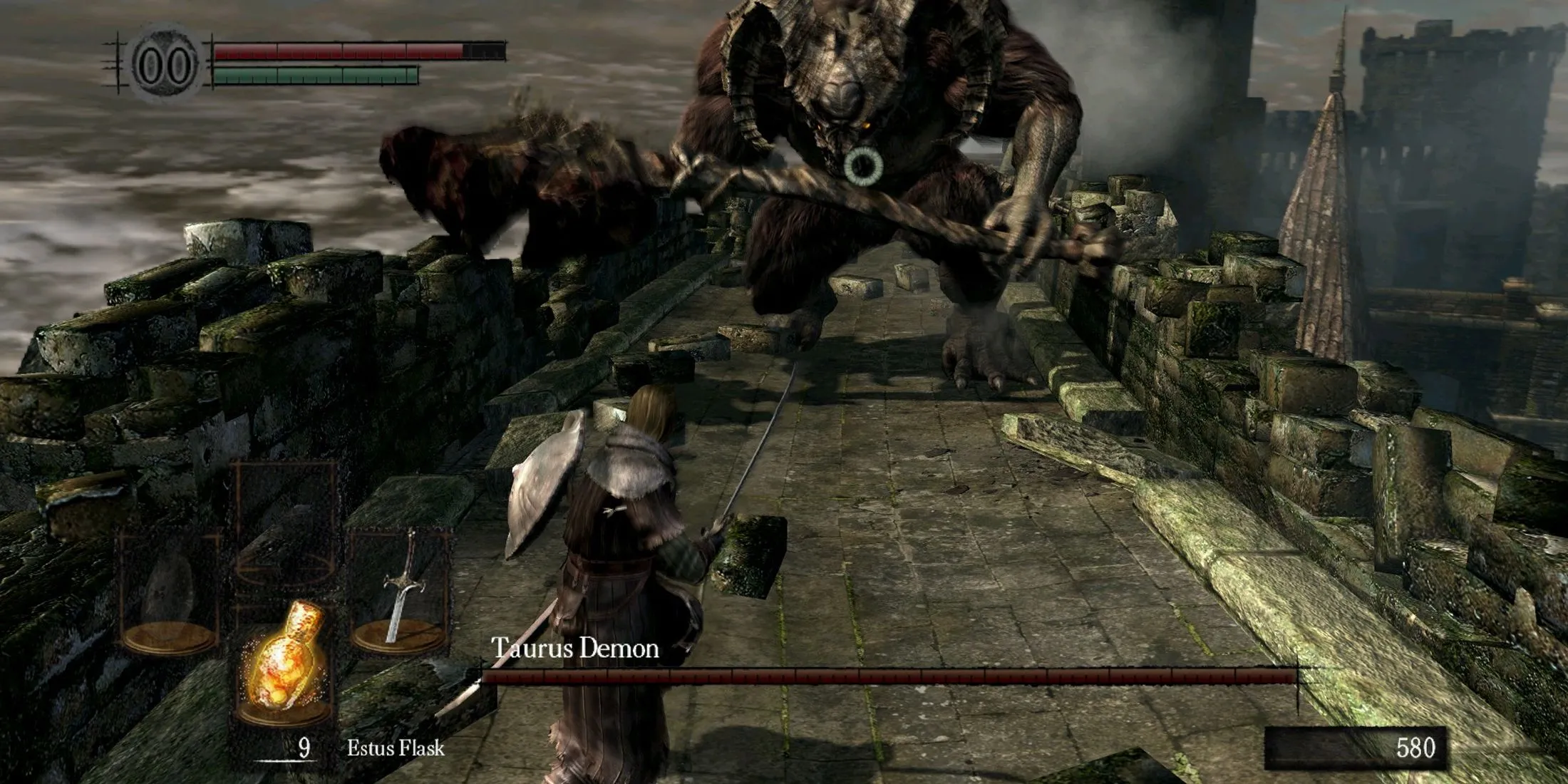 Trận đấu với Taurus Demon, một boss mang tính biểu tượng của Dark Souls