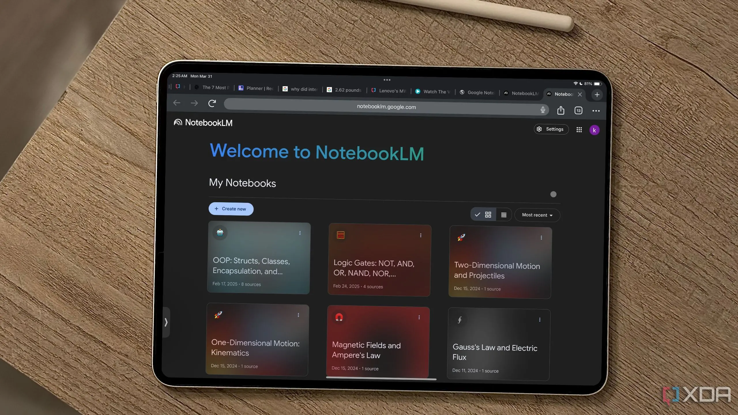 Trang chào mừng của NotebookLM hiển thị trên màn hình iPad, thể hiện sự dễ dàng tiếp cận và sử dụng công cụ AI trên thiết bị di động.
