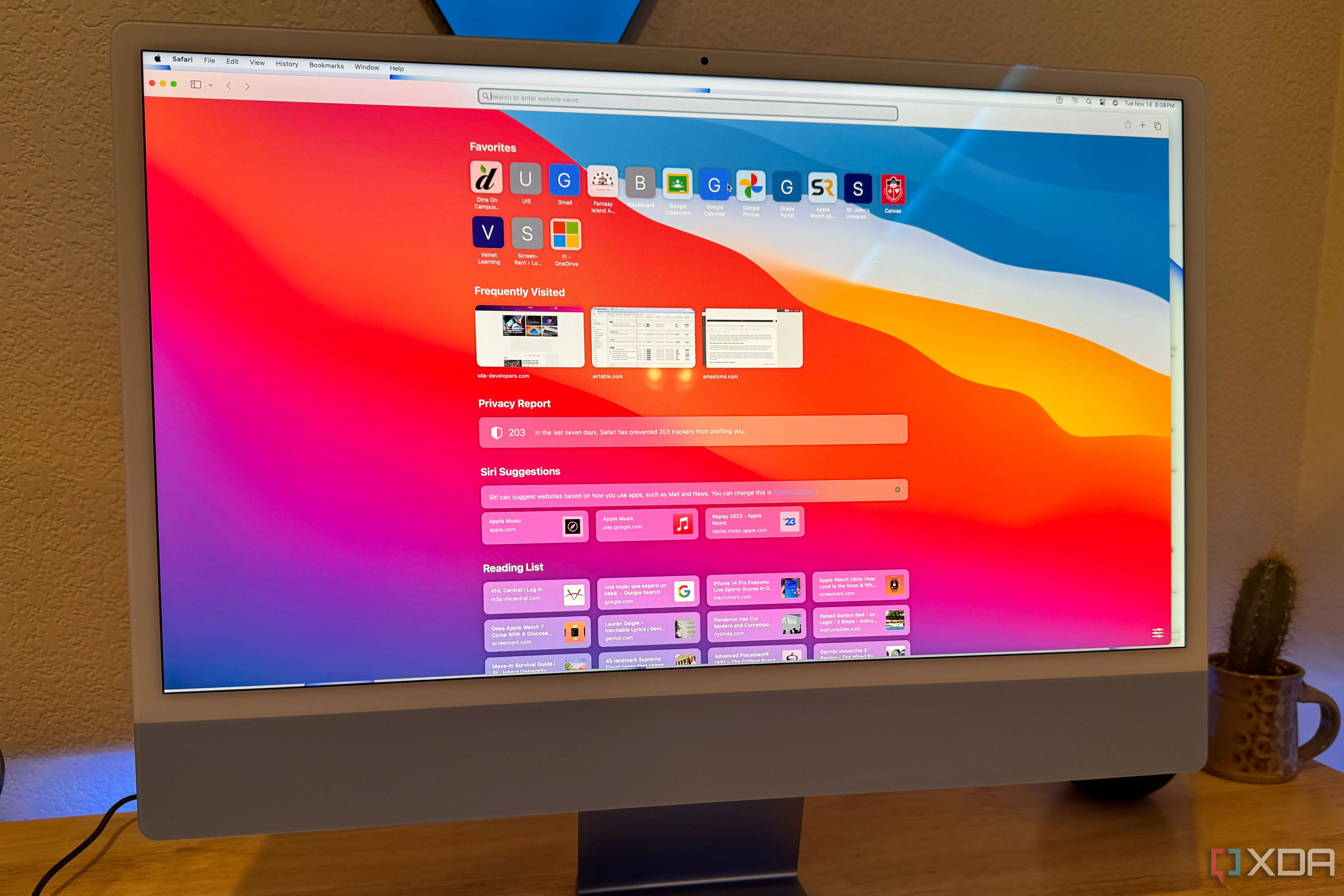 Trang khởi động Safari mở trên một chiếc iMac