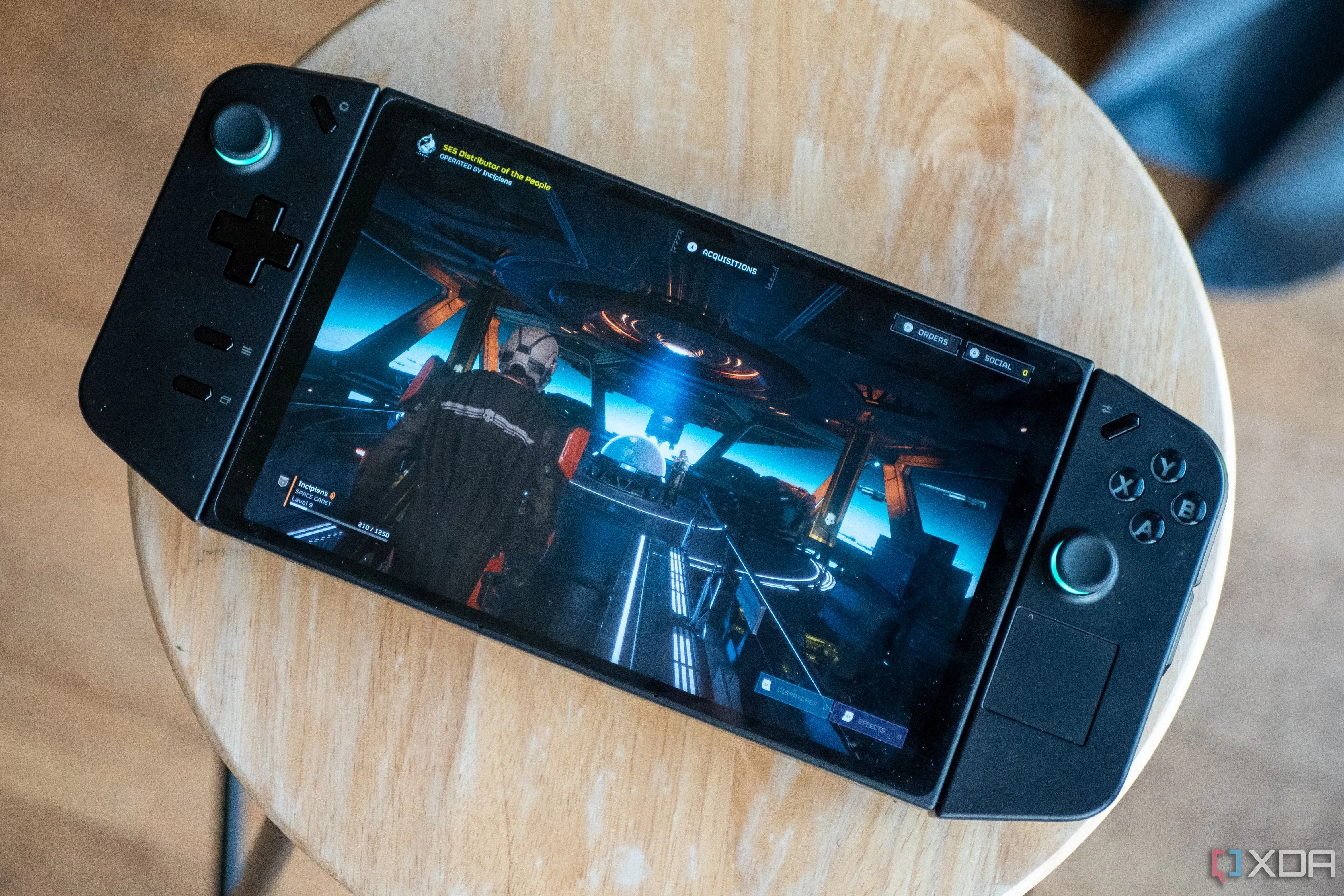 Trò chơi Helldivers 2 đang chạy trên thiết bị Lenovo Legion Go, minh họa yêu cầu tập lệnh AVX2 của game đối với các CPU hiện đại