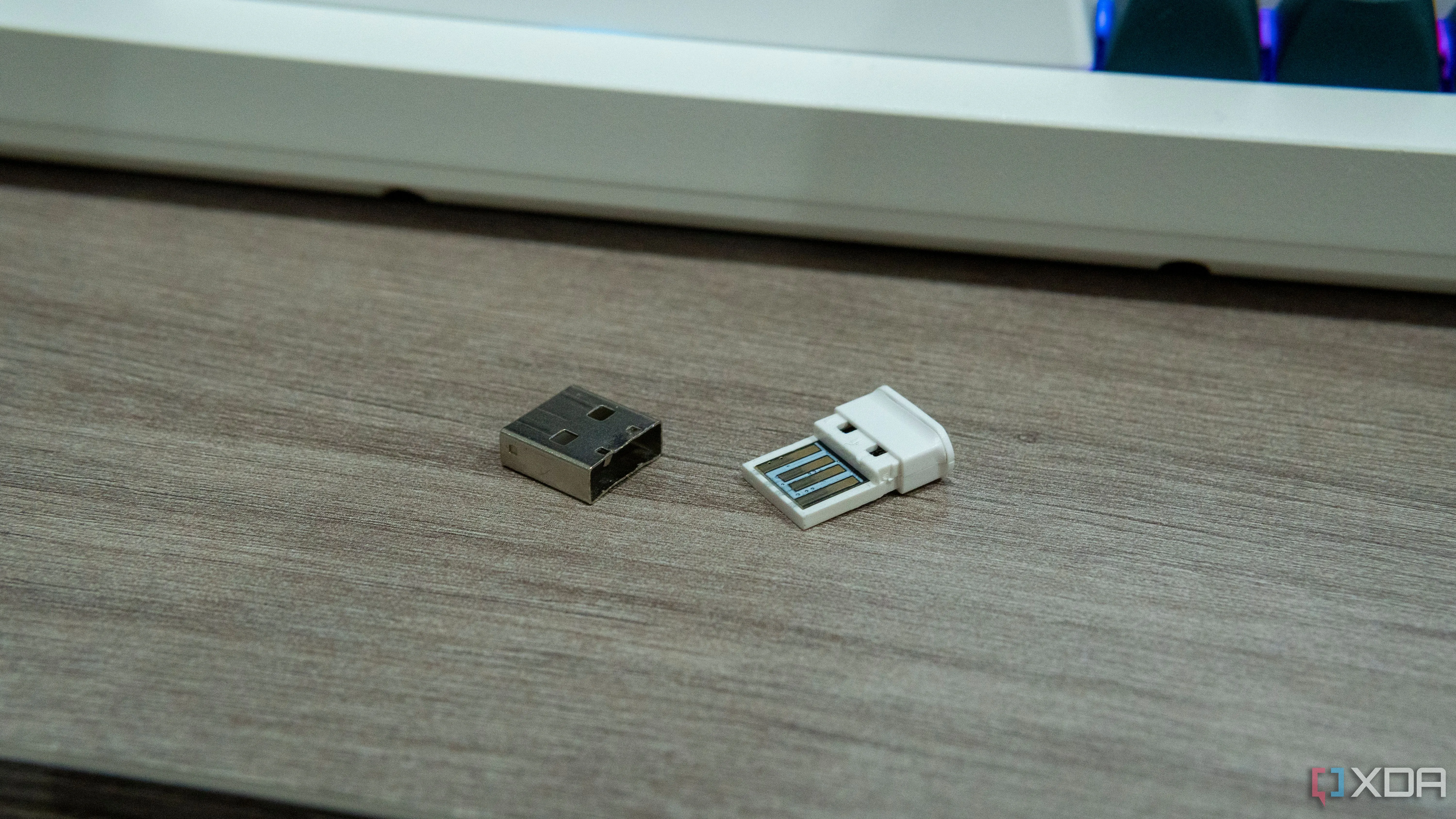 USB dongle bị tháo vỏ kim loại để tái chế