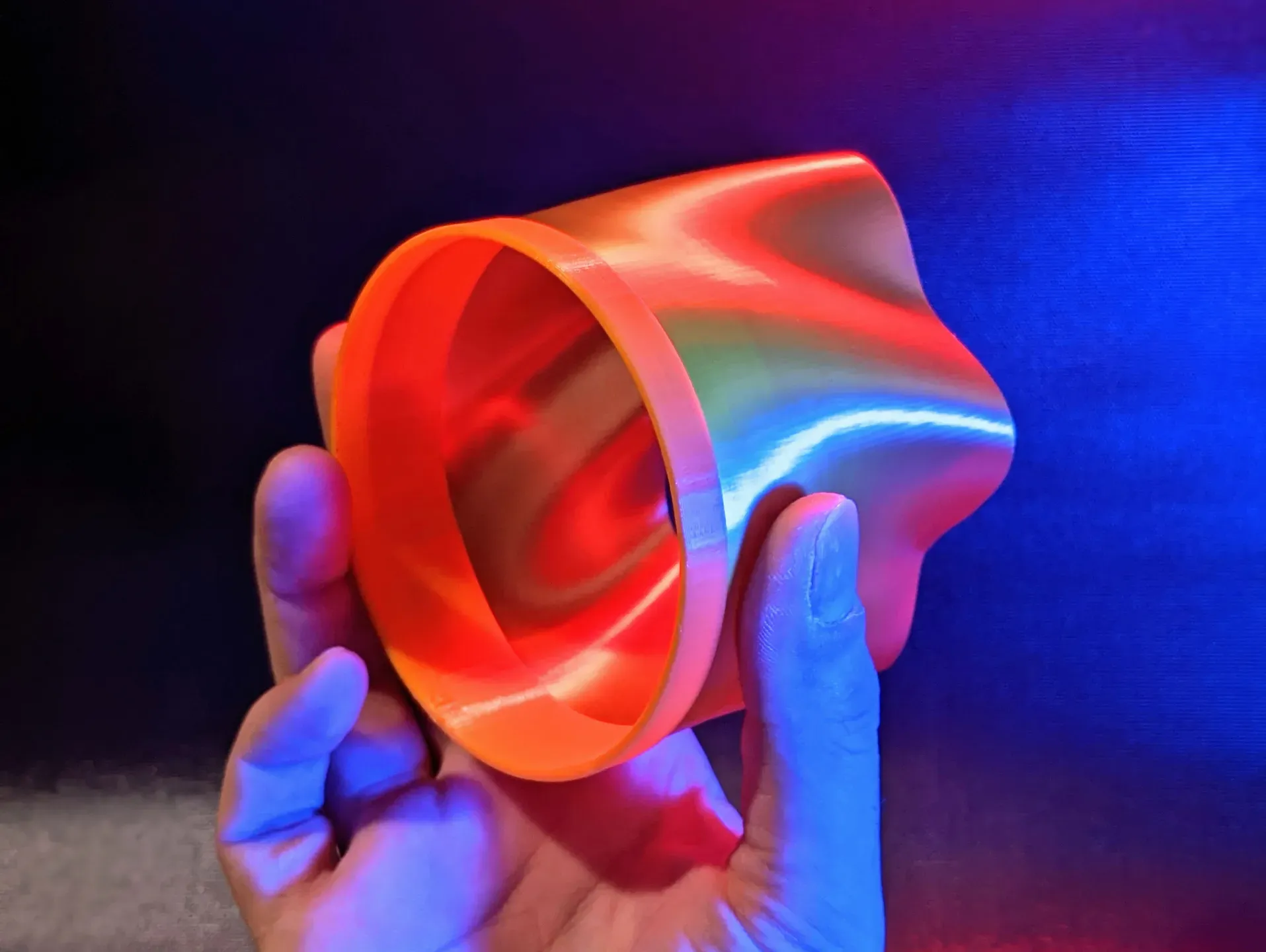 Vòng bay rỗng in 3D màu xanh da trời, thiết kế độc đáo để bay xa
