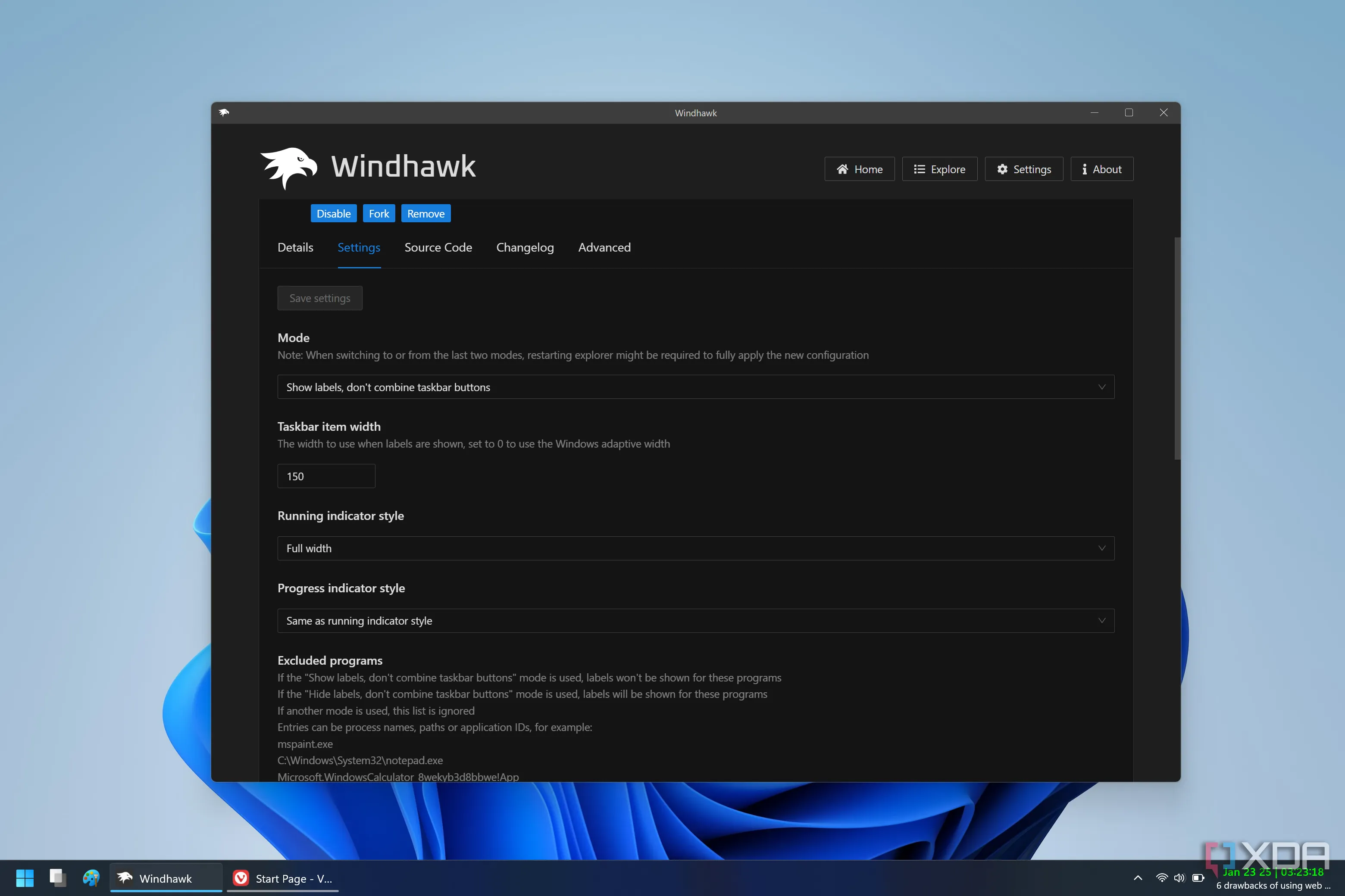 Windhawk trên Windows 11 với các nhãn ứng dụng trên taskbar đã được tùy chỉnh kích thước phông chữ