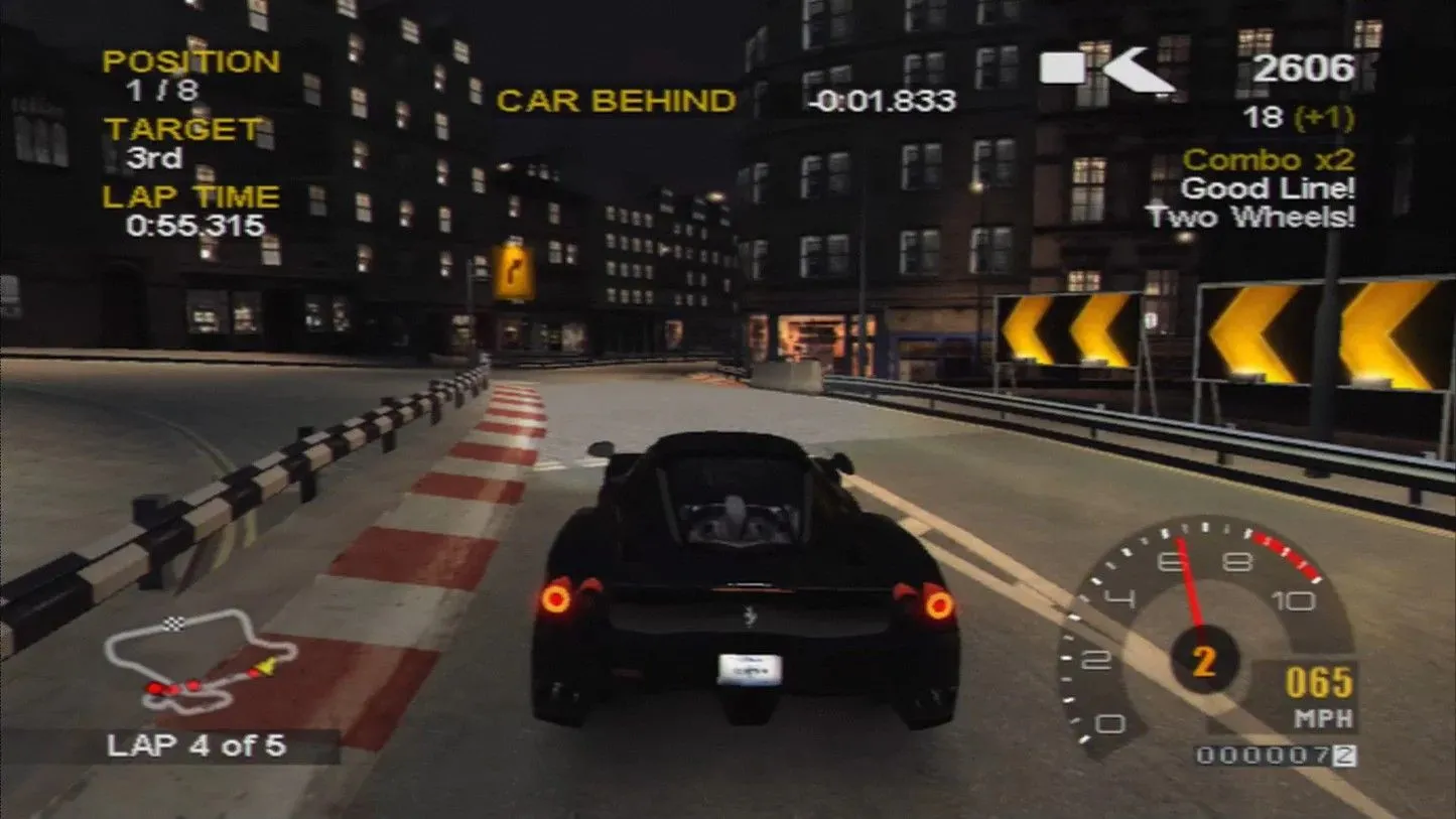 Xe đua thể thao màu đen trên đường đua Project Gotham Racing 2, thể hiện đồ họa chân thực của game Xbox