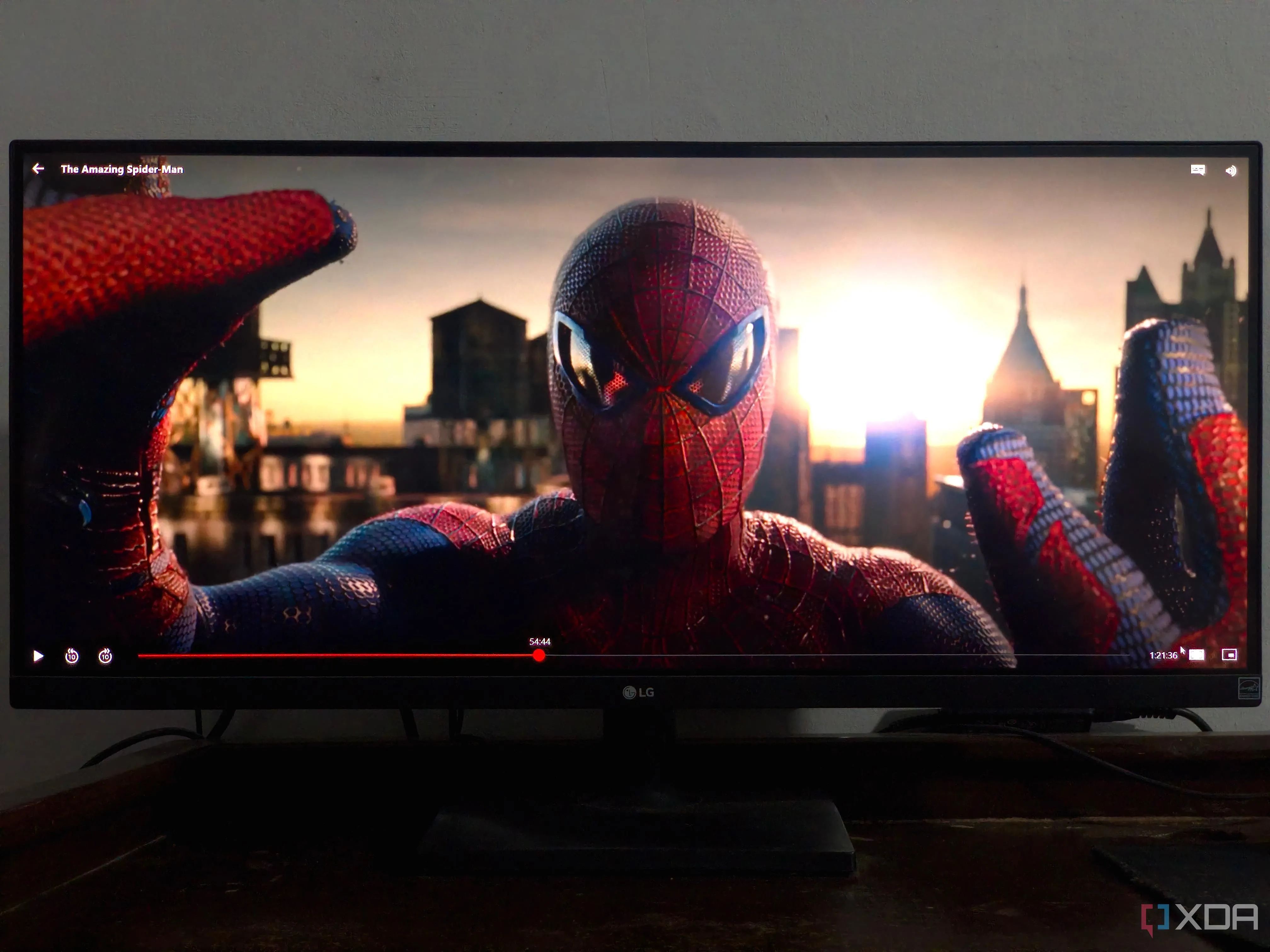 Xem Netflix trên màn hình ultrawide với bộ phim Người Nhện (The Amazing Spiderman)